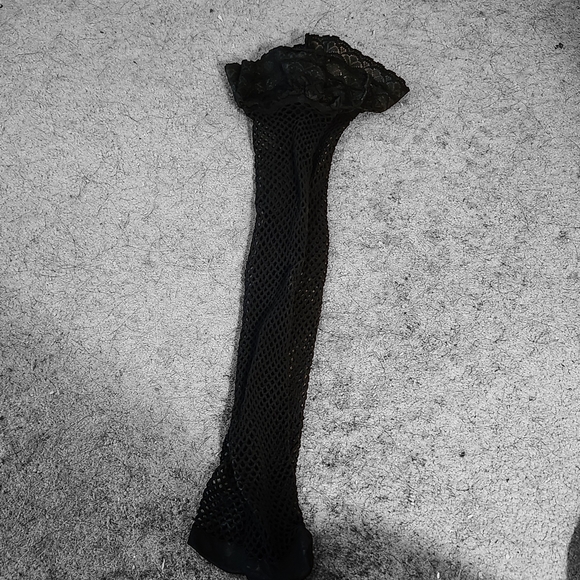 Black Fishnet Thigh Hi Stockings Wit Blk Lace At Top》 Swipe》 NWOT - Picture 2 of 3
